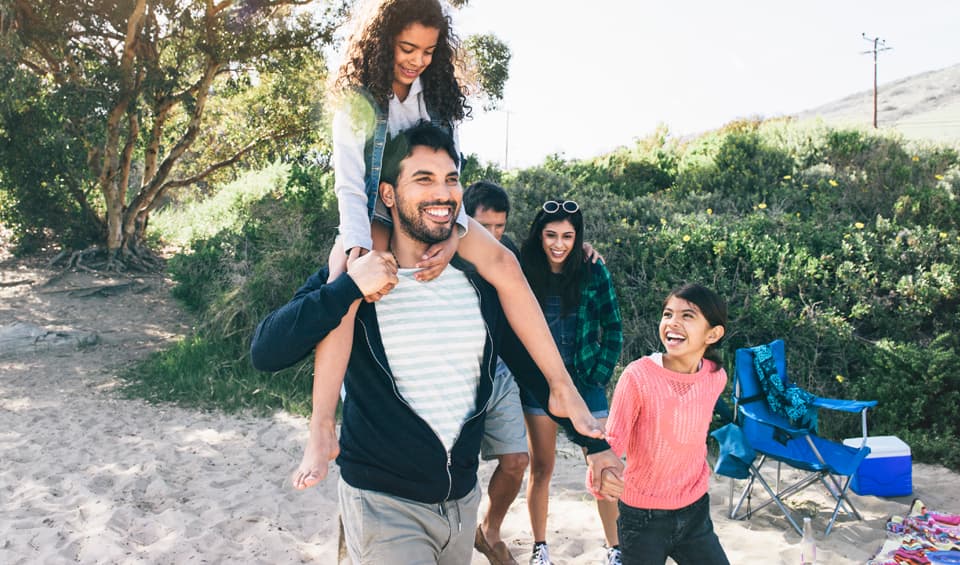 mobile_family hiking by lake